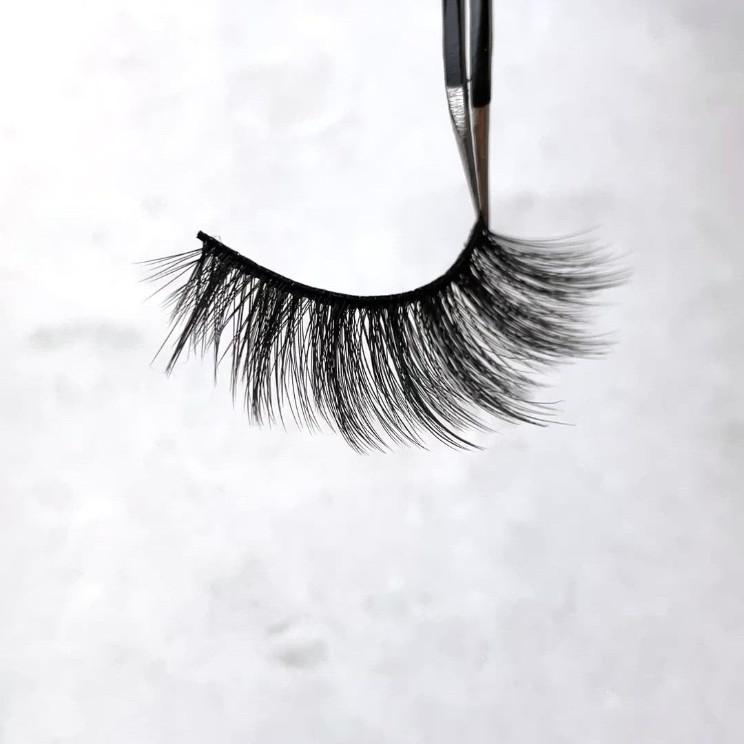 Melanie Jean Faux Silk Lash Charmed Style, free shipping, multi use lash, glam, natural lashes